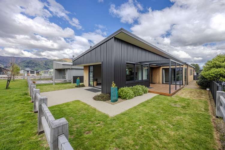 148 Burdon Loop Lake Hawea_1