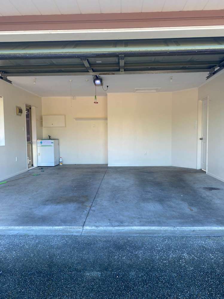 17a Tirimoana Road Te Atatu South_14