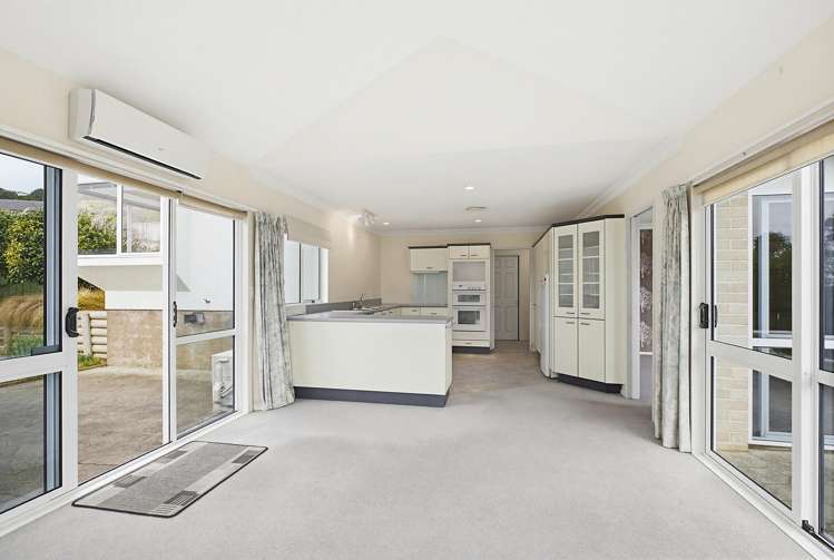 1 Tombane Terrace Papakowhai_11