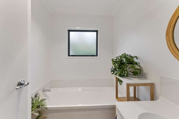 177 Koru Road Omata_19