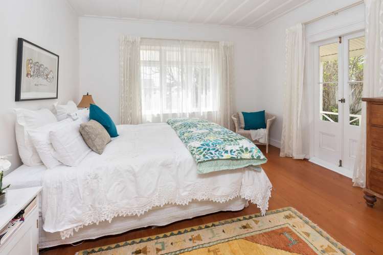 61 Beach Road Mellons Bay_17