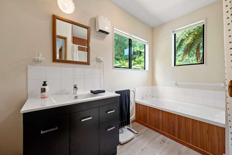 2389 Queen Charlotte Drive Anakiwa and Surrounds_11