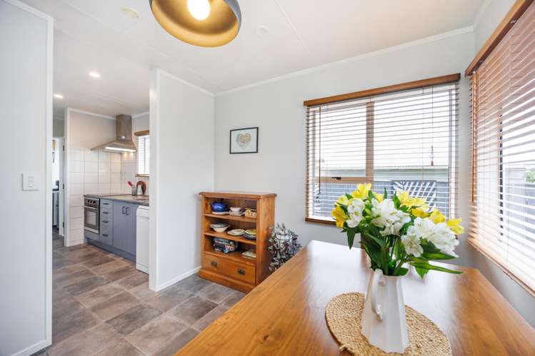 27 Ferndale Place Feilding_18