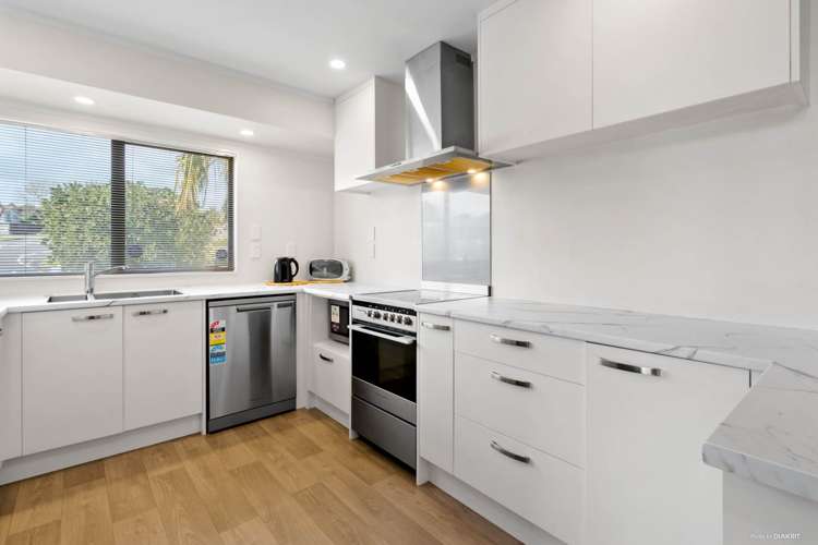 99 Everglade Drive Totara Heights_4