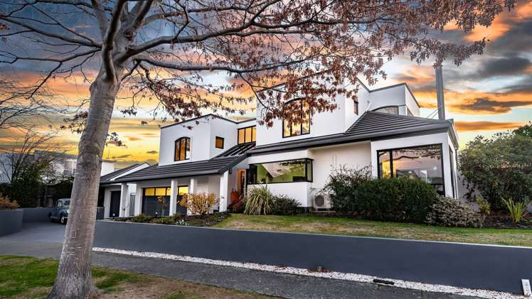 9 Travis Country Drive Burwood_38