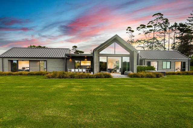 Luxurious Wainui Retreat + Legal Home & Income