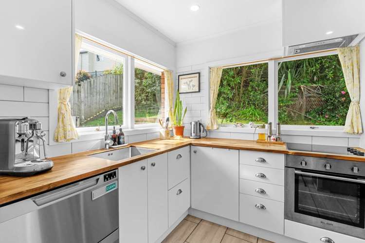 2/55 Ayton Drive Totara Vale_11