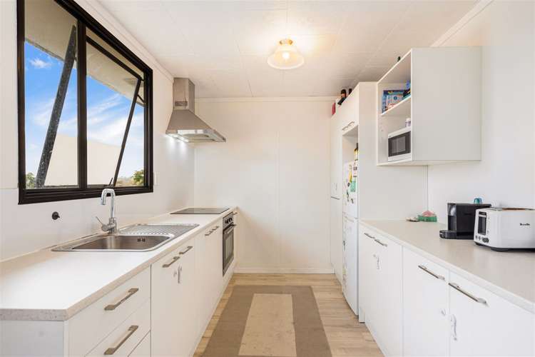 3 Maywood Crescent Glen Eden_12