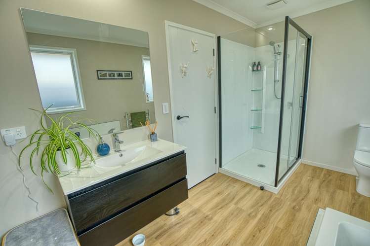 174 Coulson Road Paroa_27