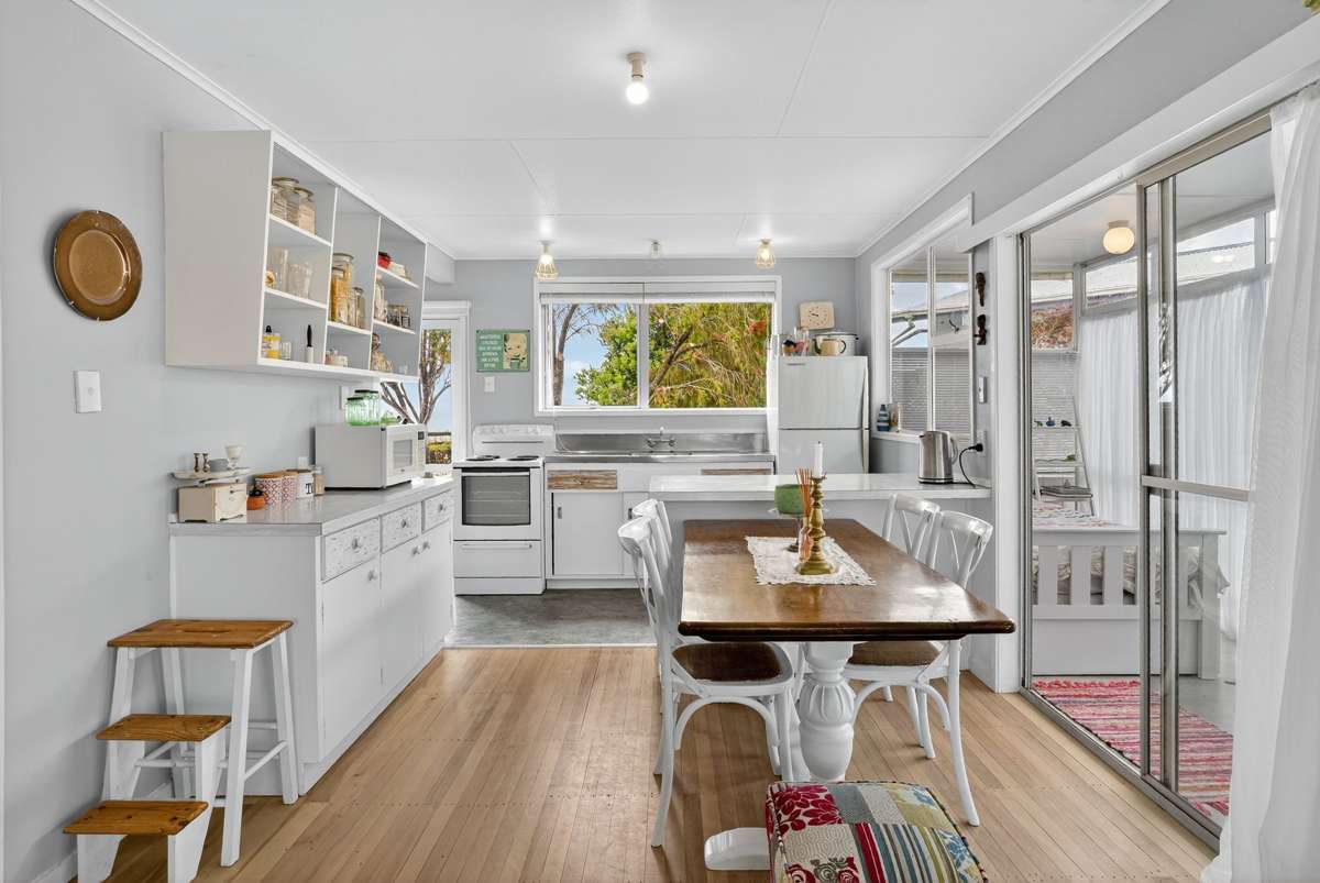 11 Kendale Drive, Matheson Bay_2