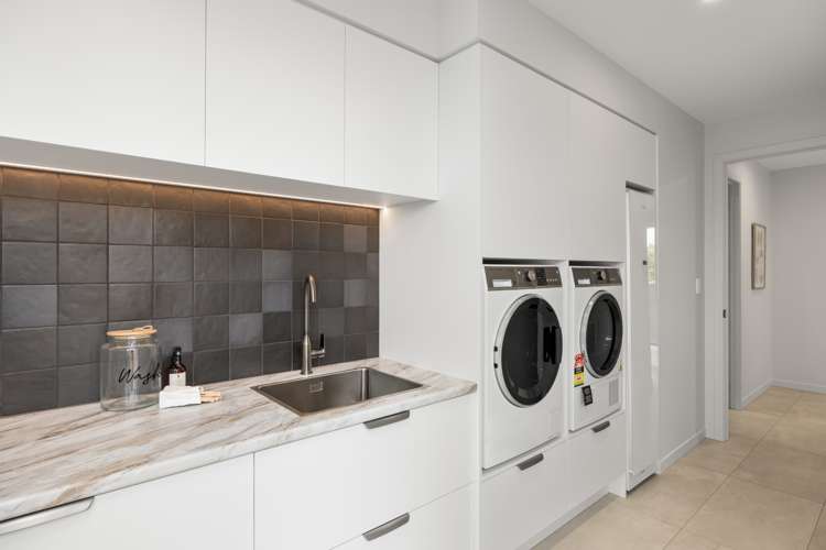 123 Lakes Boulevard Pyes Pa_19