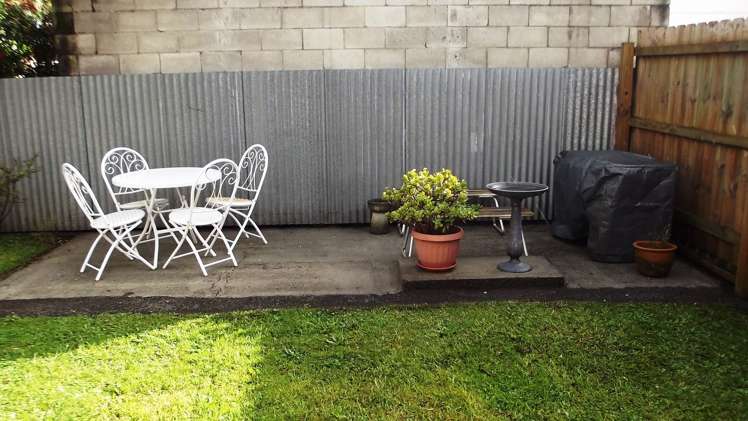 2/35 Beach Road Pahurehure_11