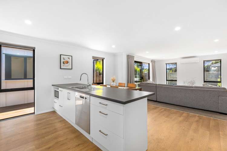 6 Martingale Drive Whitby_25