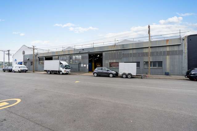 Warehouse with option to split