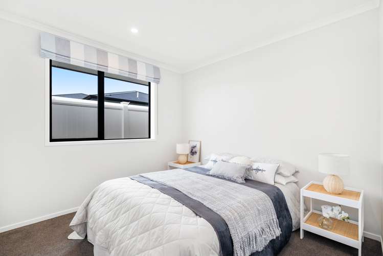 17 Saint Michael Crescent One Tree Point_17