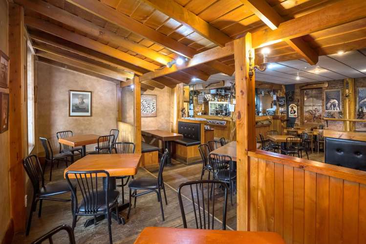 20 Memorial Square Carterton_19