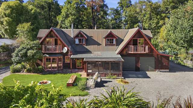 Expansive lake chalet – Seriously for sale
