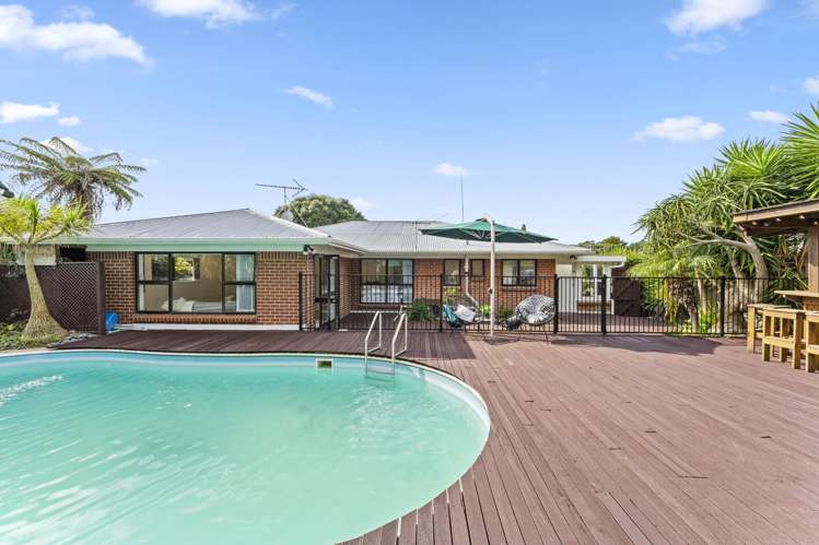 23 Lawrence Crescent Hill Park_0