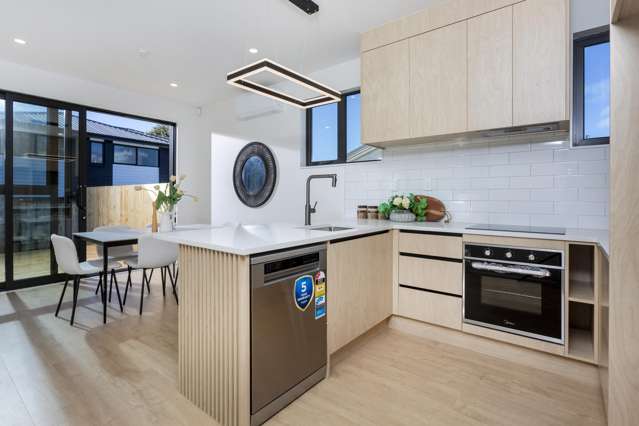 81B Ayton Drive Totara Vale_4