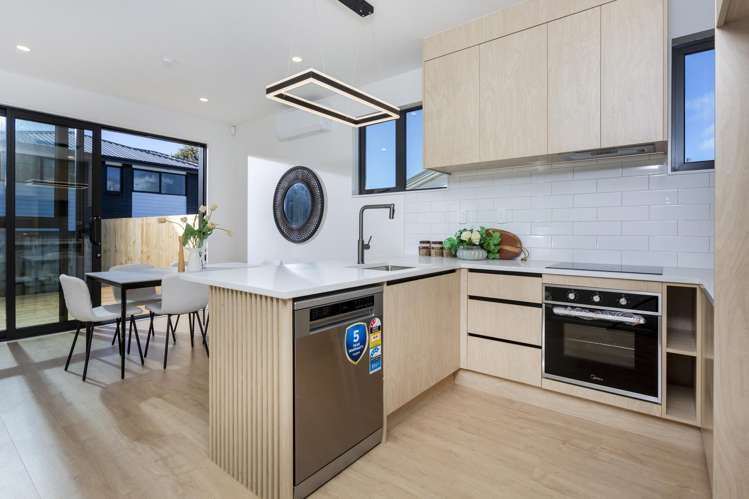 81B Ayton Drive Totara Vale_4