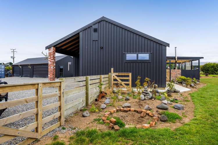 58 Monmouth Road Pembroke_12