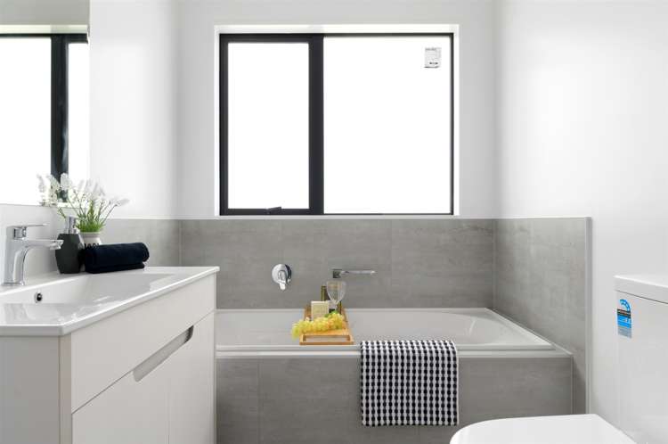 2/137 Avalon Drive Nawton_4