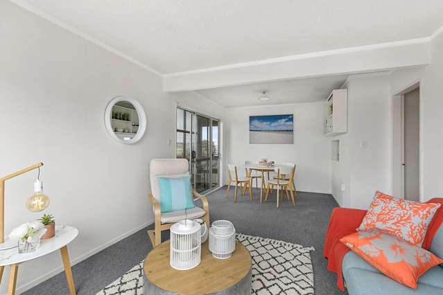 2/192 Onepu Road Lyall Bay_2