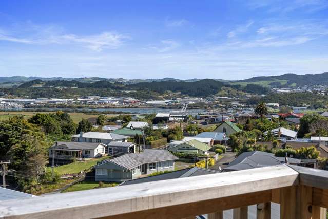 Sought after Location with Inner Harbour Views