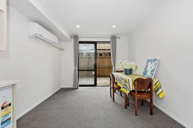 2/107 Knighton Road Hillcrest_2