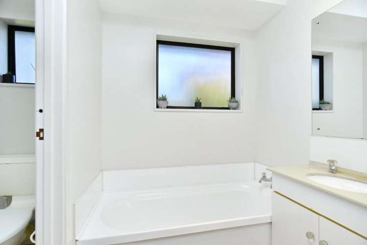 6 Heriott Close Burwood_15