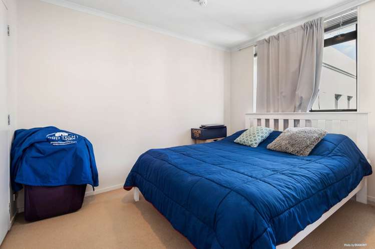 D702/176 Broadway_5