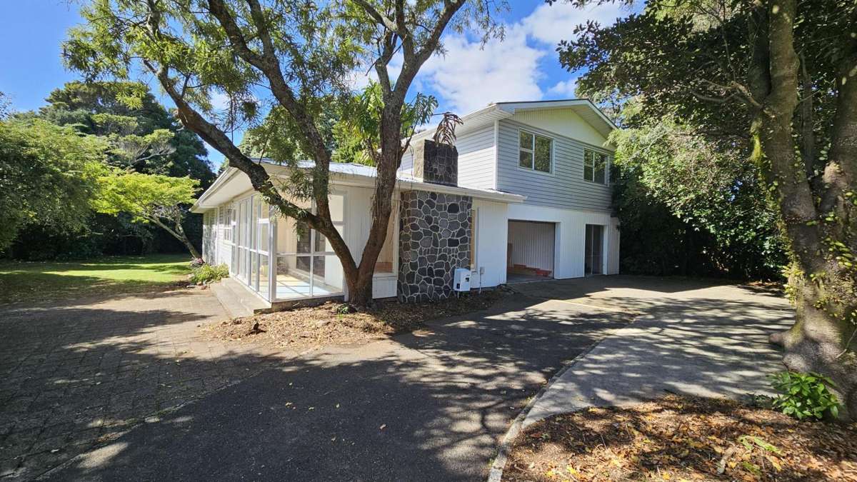 LARGE HOME FOR FAMILIES OR FLATTIES! 1
