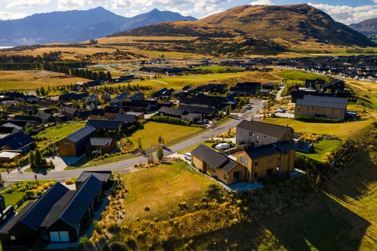 14 Falconer Rise Jacks Point_10