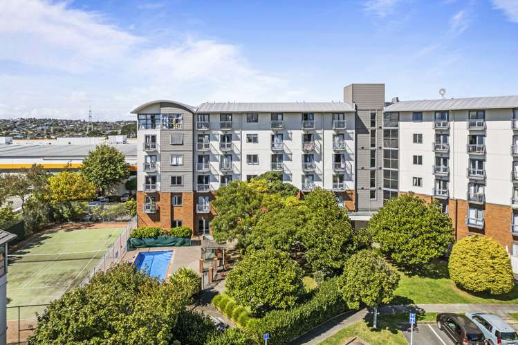 1b/10 Crown Lynn Place New Lynn_13