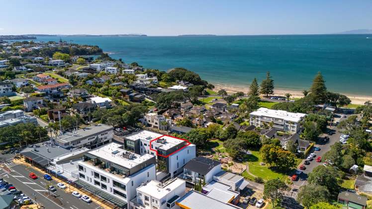 18/423-427 Beach Road_0