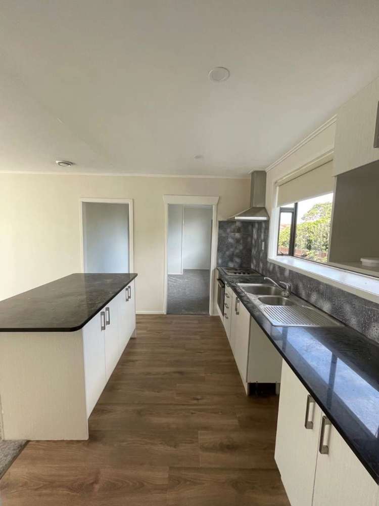 128 Cobham Crescent Kelston_7