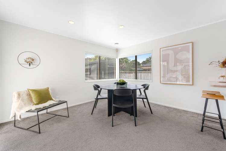 7 Pinewood Grove Botany Downs_10