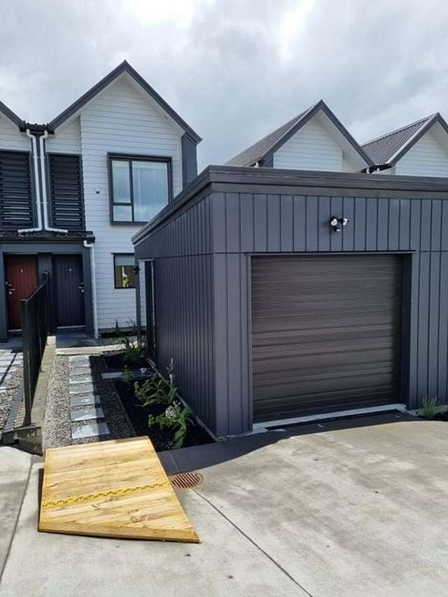 Modern 3-Bedroom Townhouse Backing onto Park – Available Immediately!