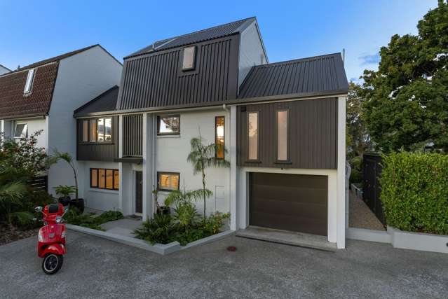 Couple converts ‘1970s time capsule’ into modern, stunning townhouse