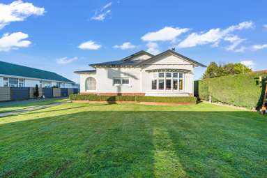 61 West Plains Road_1