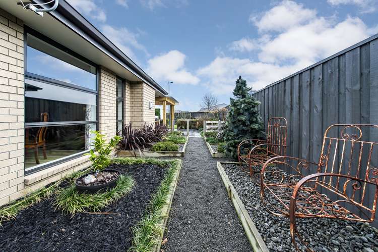 77 Sunline Avenue Lincoln_20