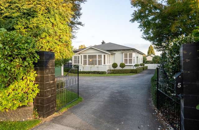 Graceful Living on a Quarter Acre