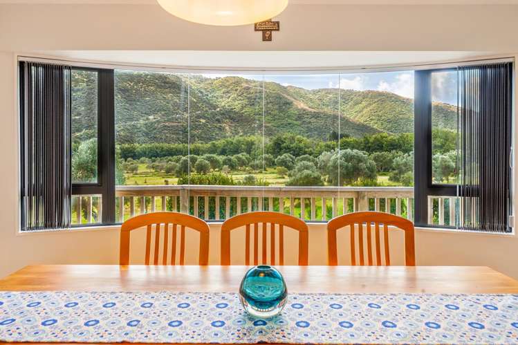 1276 Coast Road Wainuiomata_12