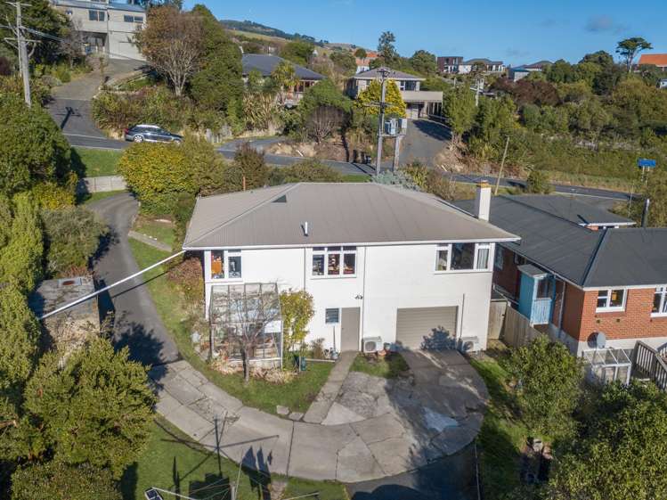 9 Castlewood Road Company Bay_13