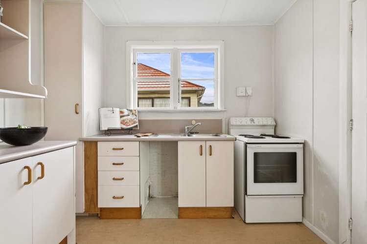 53 Hewer Crescent Naenae_7