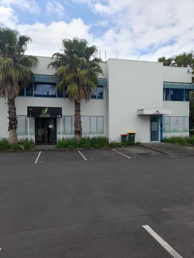 Unit A/4 Te Kea Place Rosedale_1
