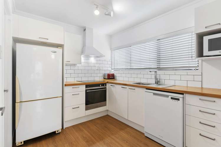 2/27 Aeroview Drive Beach Haven_5