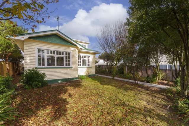 Cute, Quirky & Close to Town