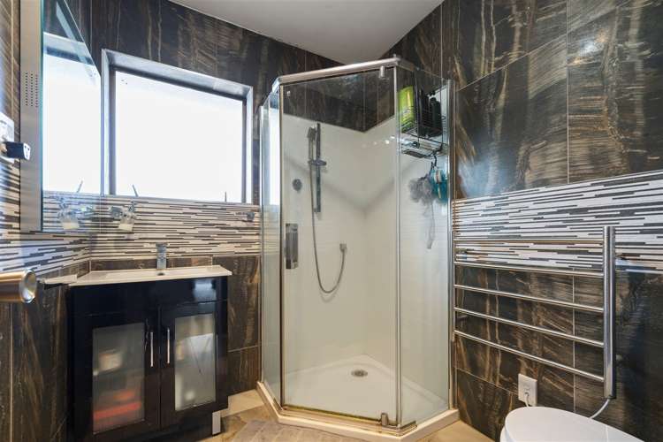 2/15 Locke Avenue Mount Roskill_9