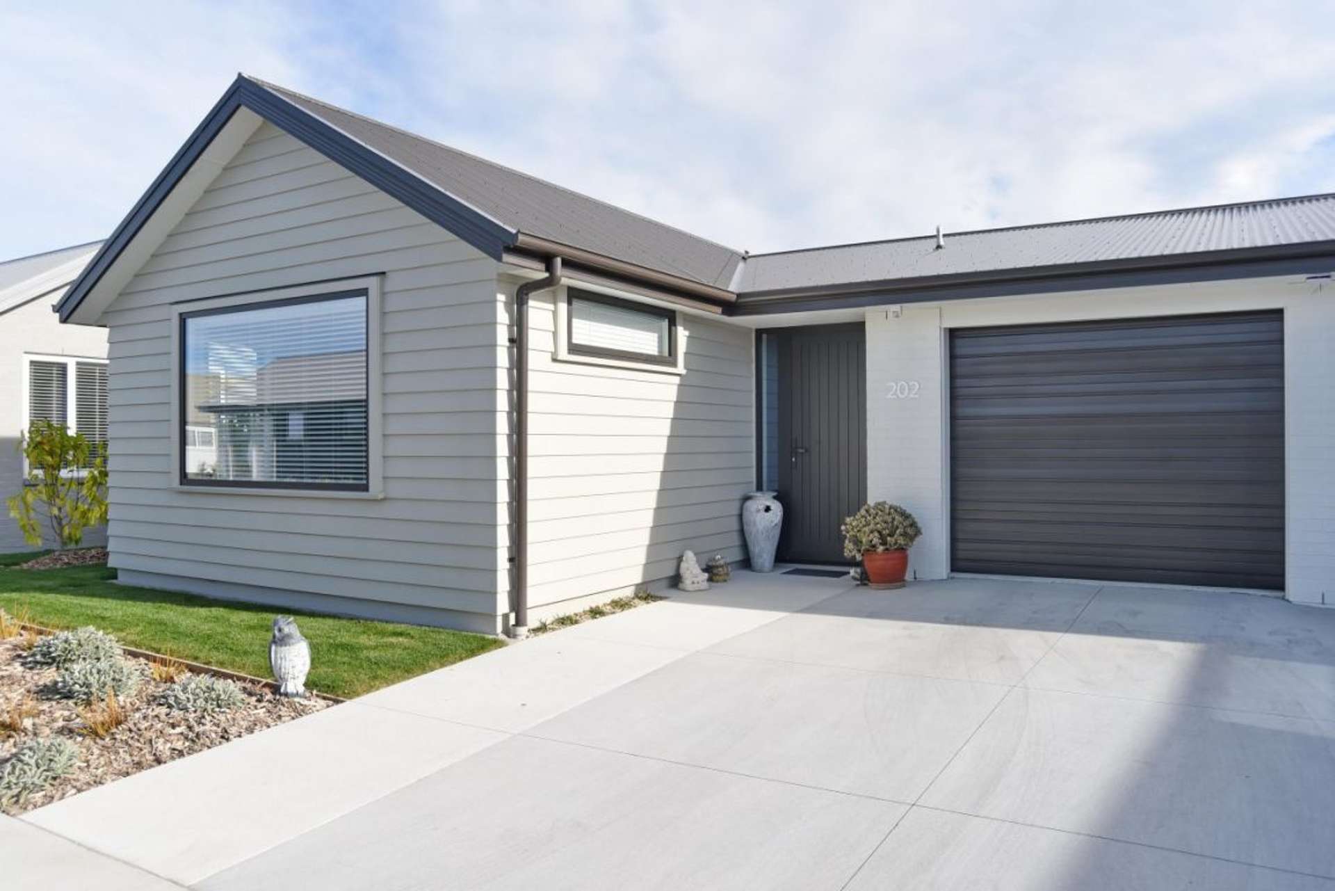 202/30 Bob Robertson Drive Woodend_0